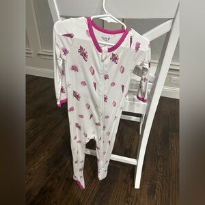 Kyte Baby seashell zippered footie.  18-24 months.